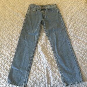 Men’s Levi 550 medium wash jeans 32x34  perfect condition!